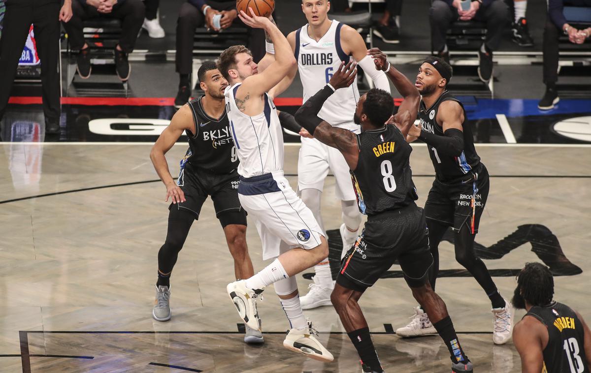 Dallas Luka Dončić | Luka Dončić je bil podobno kot James Harden najboljši strelec svoje ekipe na srečanju v Brooklynu. | Foto Reuters