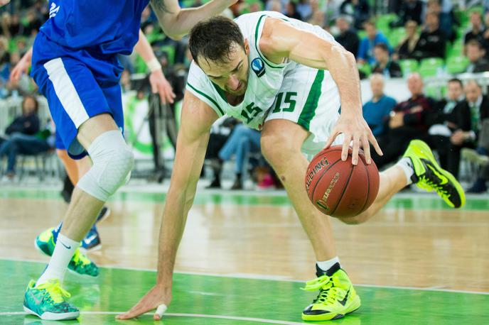 Mirza Begić | Olimpija ima po sedmih tekmah lige prvakov na računu le eno zmago in je prikovana na dno lestvice. Na derbiju začelja je s 84:94 izgubila pri Bešiktašu. | Foto Vid Ponikvar