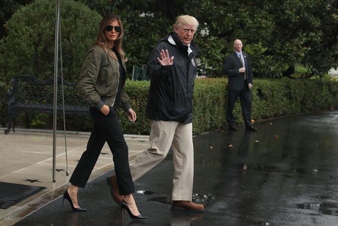 Melania v petah Manolo Blahnik med lanskim obiskom poplavljenih območij. | Foto: Getty Images