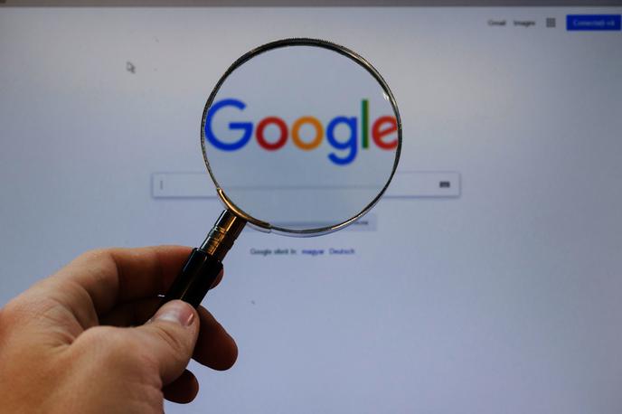 Google, Google Iskanje | Kot so v odzivu na novico, da naj bi pravosodje ZDA razmišljalo o ukazu korenite spremembe poslovanja ali celo razdelitvi družbe na več podjetij pojasnili v Googlu, se jim zdi ideja o tovrstnih spremembah radikalna. | Foto Shutterstock