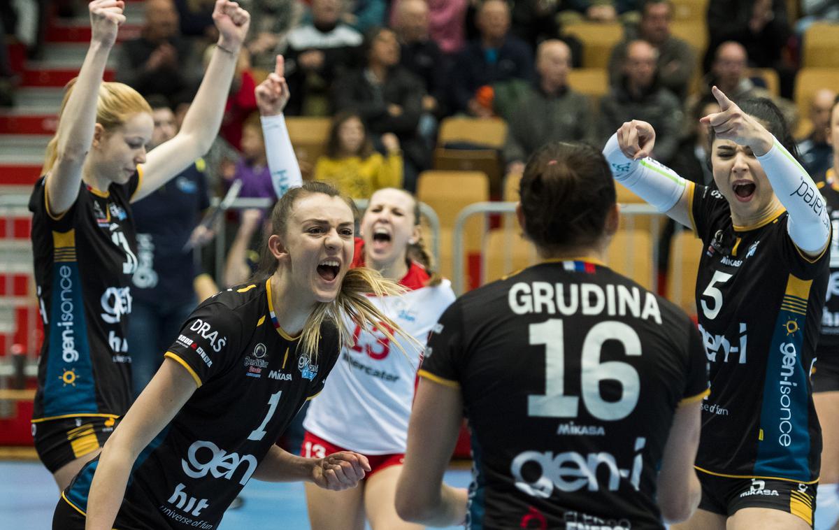 GEN-I Volley Nova KBM | Odbojkarice GEN-I Volley so še drugič v sezoni na kolena spravile državne prvakinje iz Maribora. | Foto Tine Strosar