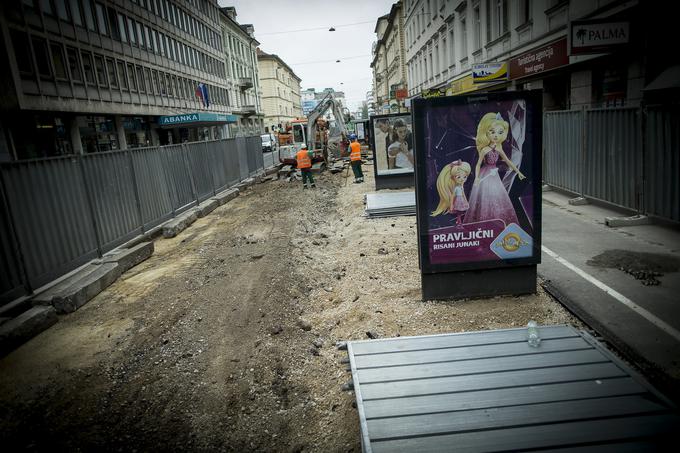 Na ljubljanski občini poudarjajo, da bo postajališče LPP po končni ureditvi Slovenske ceste do Tivolske ceste spet na stari lokaciji. | Foto: Ana Kovač