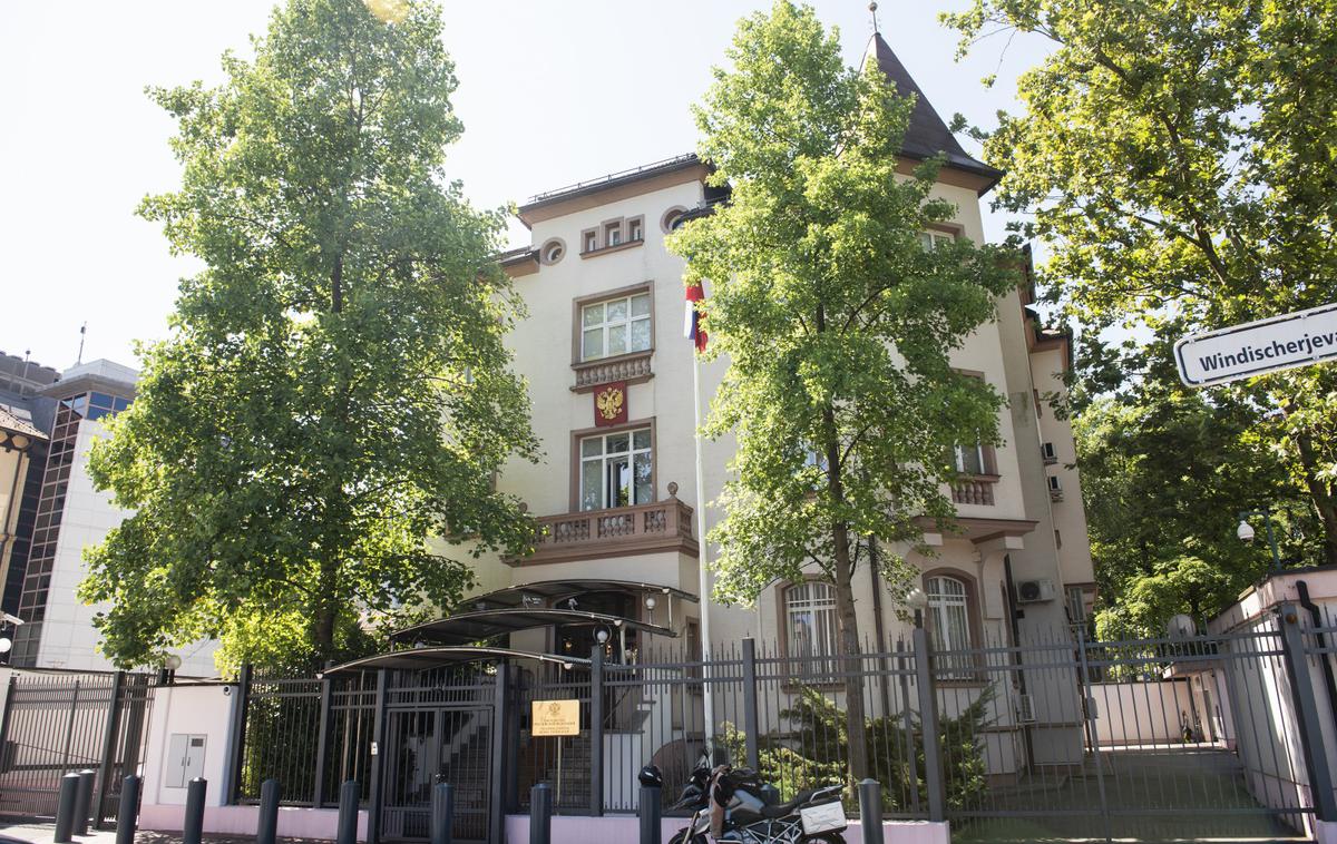 Rusko veleposlaništvo v Ljubljani | Izgnani ruski diplomat naj bi po nekaterih informacijah zbiral tudi informacije o ranljivosti posameznih spletnih strani v Sloveniji. | Foto STA