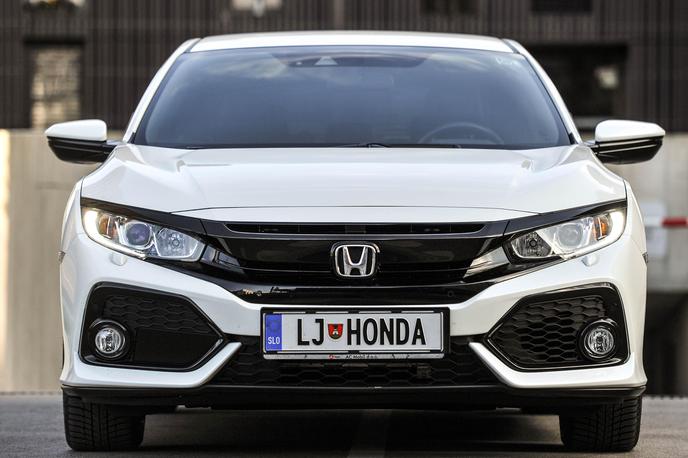 Honda civic | O videzu honde civic desete generacije je že dovolj napisanega. Dodajamo, da bi ji težko prisodili samo 120, in to celo dizelskih "konjev". | Foto Gašper Pirman