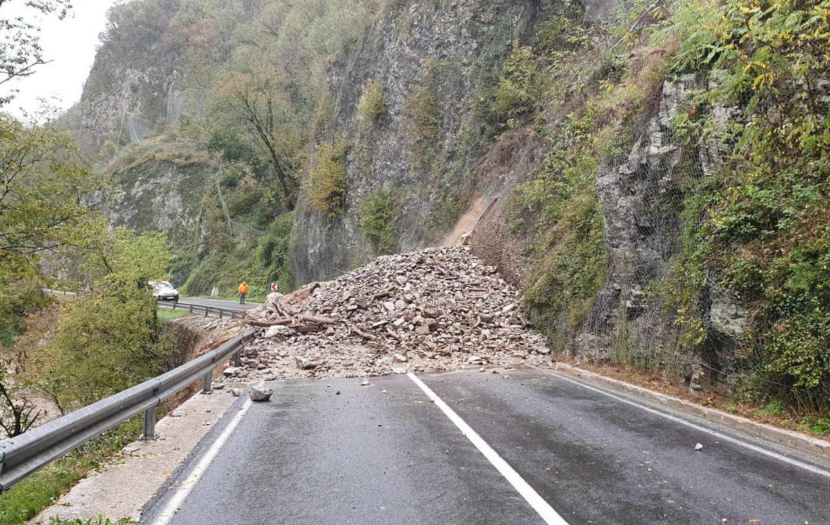 Zemeljski plaz | Povečana verjetnost za nastanek zemeljskih plazov velja predvsem za zahodno Slovenijo in se bo povečevala sorazmerno s količino padavin, do zemeljskih plazov pa lahko pride tudi v ostalih predelih Slovenije. (Fotografija je simbolična.) | Foto STA