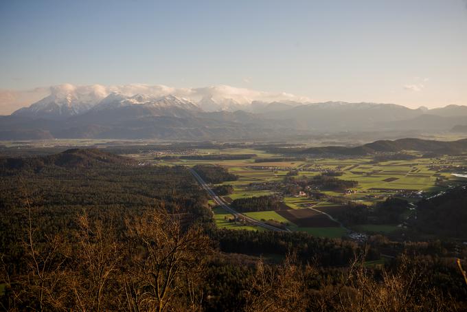 Ko gremo na Šmarno goro, je tisti na sedlu bolj naprej, torej bolj napreden od tistega, ki je šele v Kuhni. | Foto: Bor Slana