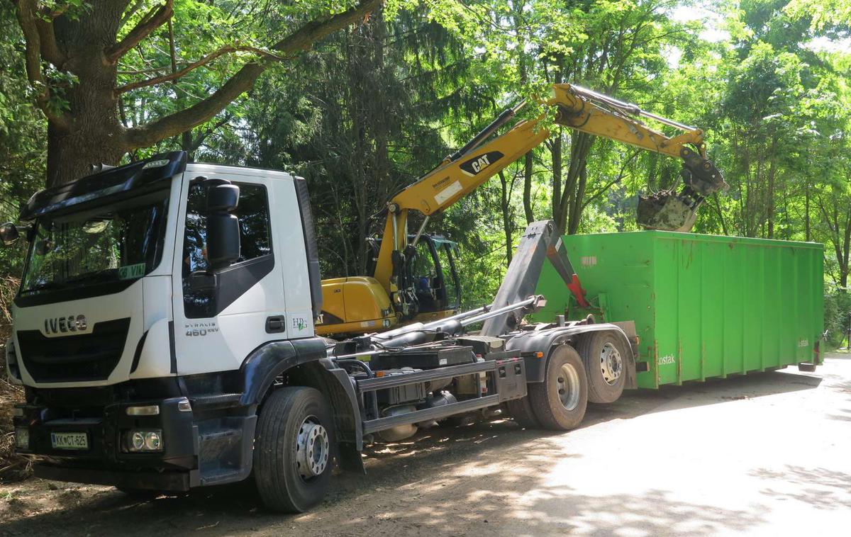 Odstranjevanje komunalnega blata v Hočah | Foto STA