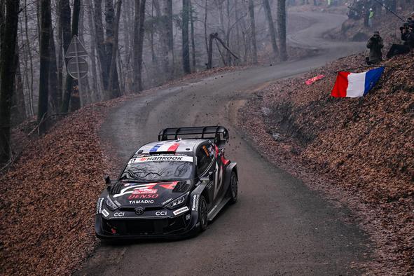 Neuville doživljal moro, Ogier mojstrsko v vodstvo #video