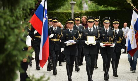 Igralko Štefko Drolc z vojaškimi častmi pospremili na zadnjo pot