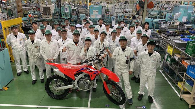 V Hondini tovarni. | Foto: Honda Racing