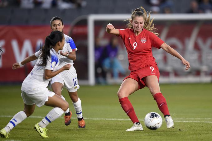 19-letna Jordyn Huitema je kanadska nogometna reprezentantka, ki nastopa za PSG. Ravno za klub, ki ga je njen fant Alphonso Davies premagal v zadnjem finalu lige prvakov v Lizboni. | Foto: Reuters