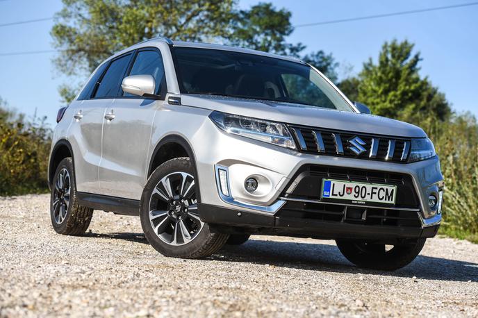 Suzuki vitara hybrid | Pod motornim pokrovom sta lahko le dva motorja: ali 1.4 boosterjet hibrid ali (testni) 1.5 dualjet hibrid. | Foto Gašper Pirman