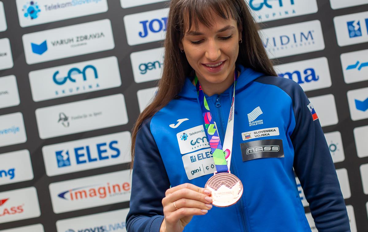 Lia Apostolovski, medalja | Lia Apostolovski se v športu drži filozovije Najprej skoči in potem reči hop. | Foto Peter Kastelic/AZS