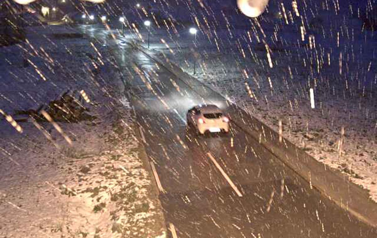 sneženje Rakitna | Na Arsu so postregli z zanimivo napovedjo, da bi lahko ponekod ob koncu padavin izmerili celo višjo snežno odejo kot prej v celi zimi. | Foto DRSI