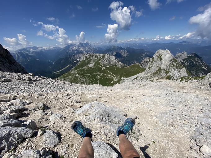 Na poti na Mangart, spodaj Mangartsko sedlo, ki je zdaj zaprto za promet. | Foto: Jaka Lopatič