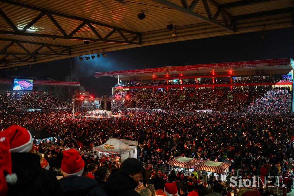 Union Berlin navijači pojejo