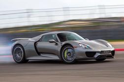 Porsche 918 spyder s 350 kilometri na uro drvel prek avstralske divjine (video)