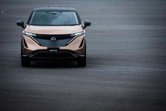 Nissan ariya | Novi model ariya prinaša kot prvi tudi novi Nissanov logotip. | Foto Nissan