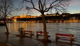 Donava v Budimpešti dosegla najvišji vodostaj v desetih letih #foto #video