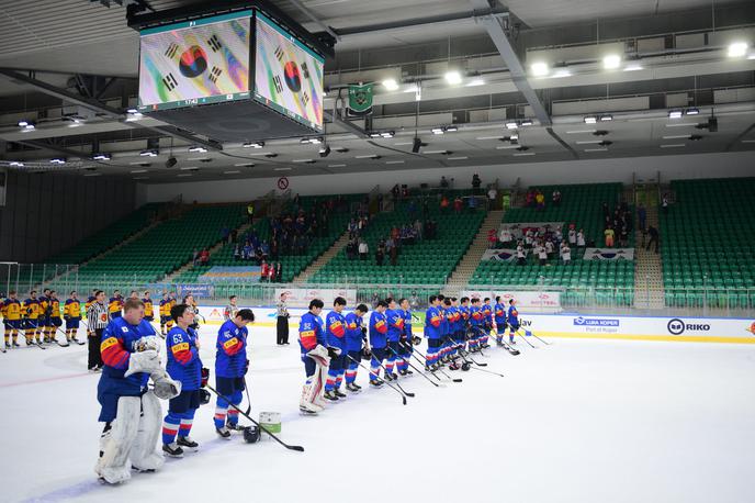 Južna Koreja Matt Dalton hokej | Reprezentanca Južne Koreje je bila na svetovnem prvenstvu drugega razreda v Tivoliju daleč od tiste, ki so jo zgradili za domače olimpijske igre. "Nismo več ista ekipa," pravi edini preostali naturalizirani član azijske zasedbe, na katero je v zadnjih dveh letih močno vplival covid-19, vratar Matt Dalton. | Foto Martin Metelko/HZS