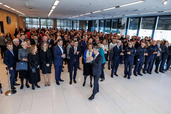 Robert Golob se je s sprejemom zahvalil sodelujočim za pomoč v poplavah. | Foto: STA