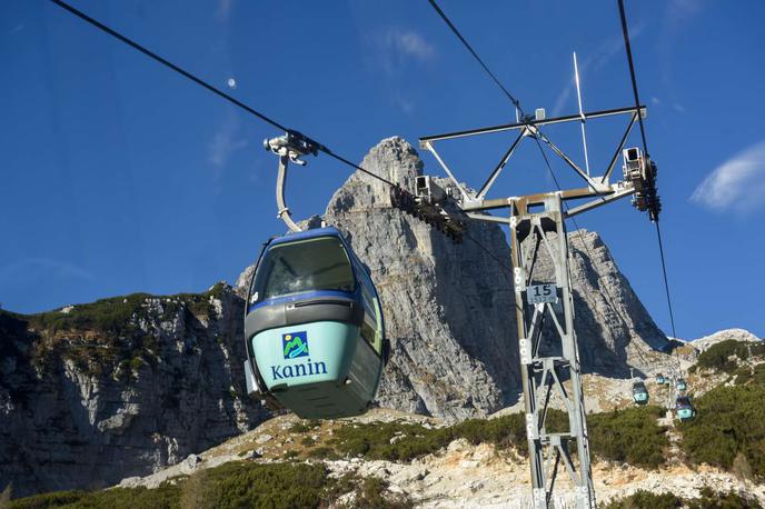 Žičnica Kanin | Ker je ena od družb, ki ji Sončni Kanin dolguje 65 tisoč evrov, pred kratkim vložila izvršbo, to pa so napovedali tudi drugi dobavitelji, je bila edina rešitev pred stečajem plačilo vseh zapadlih obveznosti. | Foto STA