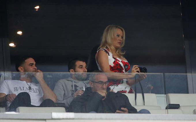 Pamela Anderson na eni izmed tekem Marseilla januarja lani. | Foto: Reuters