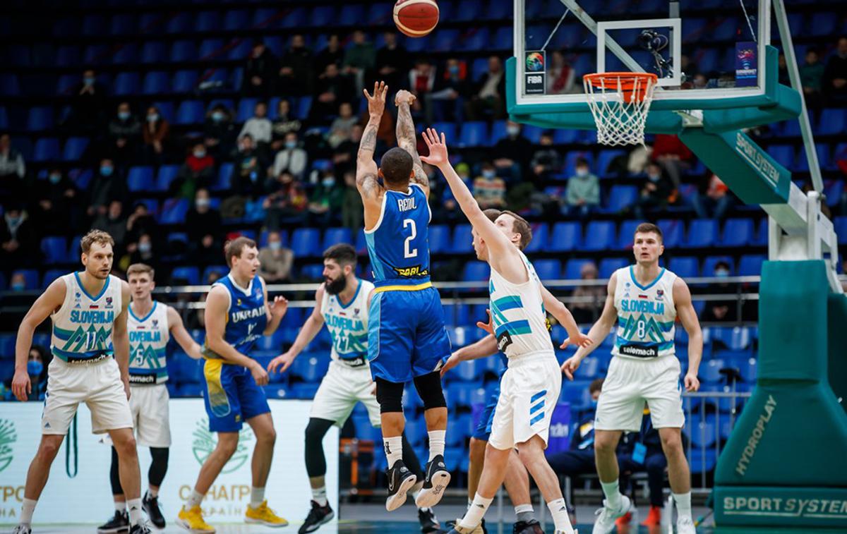 Slovenija Ukrajina kvalifikacije EP | Slovenska košarkarska reprezentanca je na zadnji tekmi kvalifikacij za EP izgubila z zmagovalko skupine Ukrajino. Slovenci so zasedli drugo mesto. | Foto FIBA