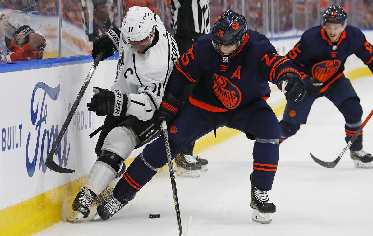 Anže Kopitar | Los Angeles Kings z Anžetom Kopitarjem na čelu so s 5:4 premagali Edmonton in v seriji zmag v končnici vodijo že s 3:2.   | Foto Reuters