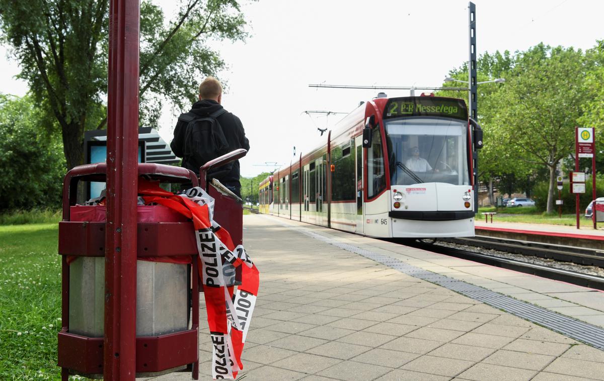 Erfurt napad | Policija je 32-letnega osumljenca našla ranjenega v stanovanju, ga aretirala in odpeljala v bolnišnico. | Foto Guliverimage