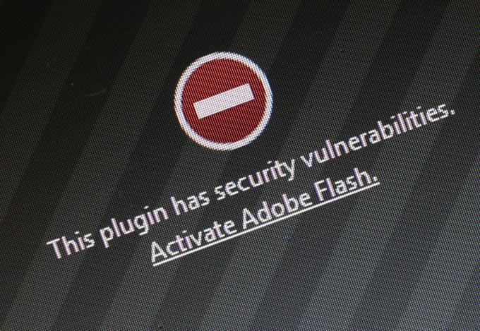 Prizor iz brskalnika Mozilla Firefox, ki je začel leta 2015 na nekaterih spletnih straneh zaradi varnostnih razlogov blokirati vsebine, ki za prikaz potrebujejo Adobe Flash Player. Lani ga je Mozilla nato tudi privzeto onemogočila - kdor želi v brskalniku Firefox predvajati vsebine v Adobe Flashu, mora to možnost vklopiti v nastavitvah. | Foto: Getty Images