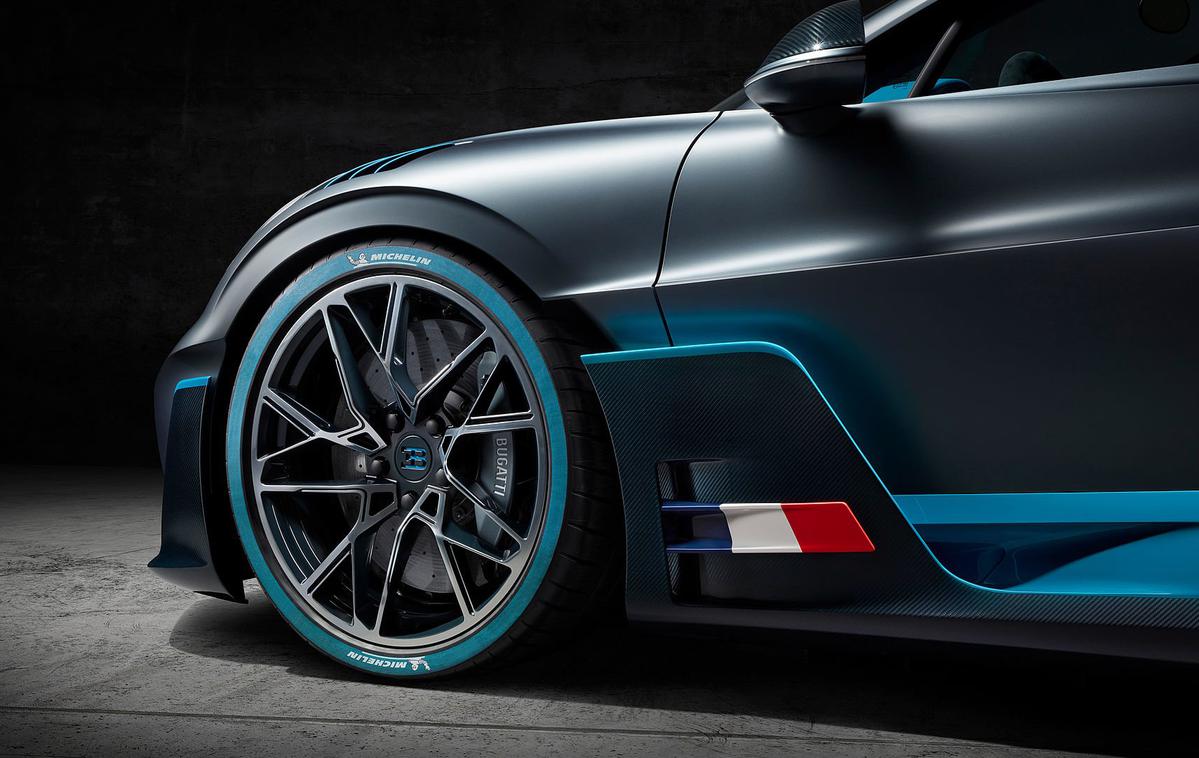 bugatti divo | Lahko Bugatti pripravi presenečenje? Njihov superšportni divo (na osnovi chirona, na fotografiji) je stal pet milijonov dolarjev. Izdelali so jih 40. | Foto Bugatti