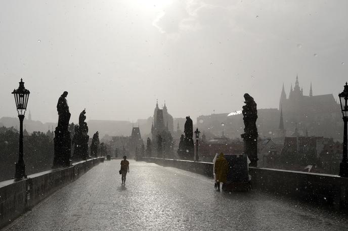 Praga | Češka je najbolj gospodarsko razvita višegrajska država (a za zdaj po realnem BDP še ni prehitela nobene zahodnoevropske države). Po letu 1991 je češko gospodarstvo, tako kot gospodarstvo drugih treh višegrajskih držav, postalo po svoje del nemškega gospodarstva. Na fotografiji: Praga. | Foto Guliverimage