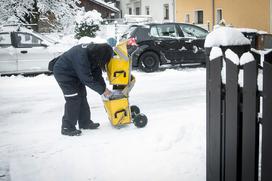 Nives Kragelj pošta pismonoša kuverta pismo