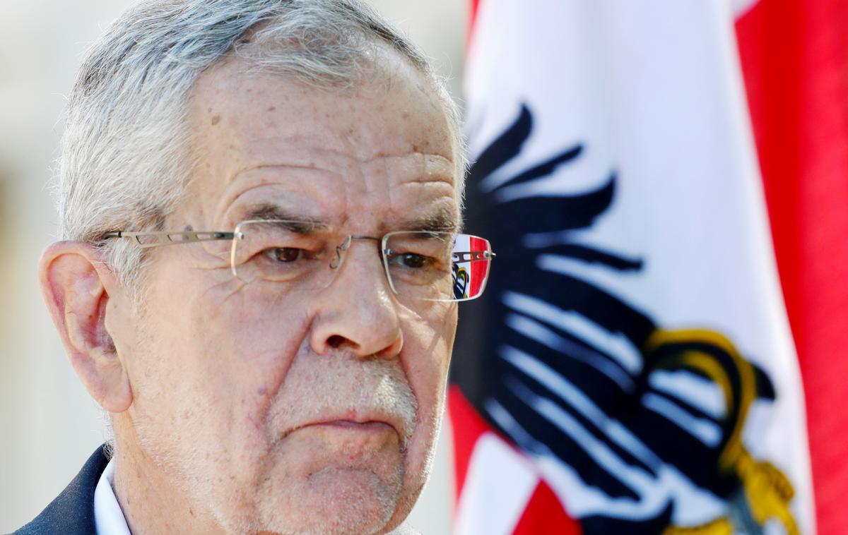 Alexander Van der Bellen | Avstrijski predsednik Alexander Van der Bellen je bil s soprogo v restavraciji, ko bi ta morala biti zaradi ukrepov za zajezitev novega koronavirusa že zaprta. | Foto Reuters