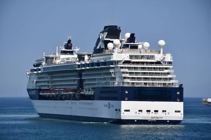 V velikih evropskih turističnih krajih, kot so Barcelona, Dubrovnik in Benetke, se križark otepajo, v Kopru pa si želijo, da bi število teh gostov povečali. Ladja Celebrity Infinity. | Foto: Mestna občina Koper