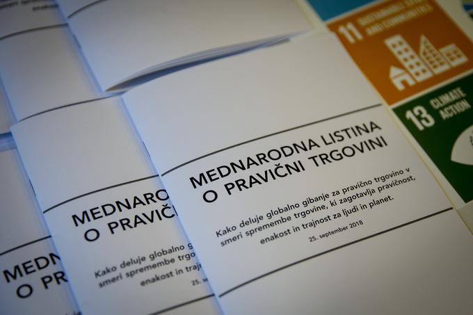 Mednarodno listino o pravični trgovini, ki opredeljuje bistvo pravične trgovine in njeno vizijo, je podpisalo več kot 250 različnih organizacij po svetu in jo tako družno podprlo. Med podpornicami so tudi slovenske organizacije. Nastajanje globalnega dokumenta sta vodili World Fair Trade Organization (Svetovna pravičnotrgovinska organizacija) in Fairtrade International s podporo njunega skupnega Fair Trade Advocacy Office - FTAO (Urada za zagovorništvo pravične trgovine). | Foto: Ana Kovač