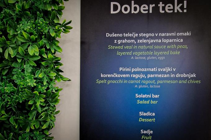 Vsak dan razdelimo okoli 1.200 toplih obrokov dnevno in okoli 1.200 sendvičev. Pri tekmovalcih, kamor štejemo tudi trenerje, serviserje, razne dobavitelje, pa okoli 1.100 toplih obrokov. | Foto: Alenka Teran Košir