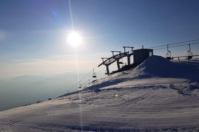 Krvavec | Slovenska smučišča so pričela s predprodajo smučarskih vozovnic. Cene so od lani ponekod višje za nekaj evrov, večinoma je razlog v podražitvi energentov. | Foto RTC Krvavec