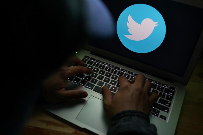 Twitter | Fantomski uporabniki so po naročilu direktorja podjetja napadali tudi profile vidnejših medijev, ki poročajo o filmski in televizijski industriji. | Foto Shutterstock