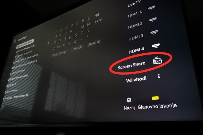 Miracast | Možnost za deljenje slike z računalnika ali pametnega telefona na televizijski zaslon najpogosteje najdemo v meniju za izbiro vira slike (tam, kjer lahko preklapljamo tudi med vhodi HDMI) ali pa v glavnem meniju med aplikacijami (če imamo sodoben pametni televizor). Videz ikon za zrcaljenje zaslona je sicer večinoma standardiziran in zlahka prepoznaven.  | Foto Matic Tomšič