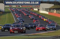 V Silverstonu postavili rekord s parado 964 ferrarijev