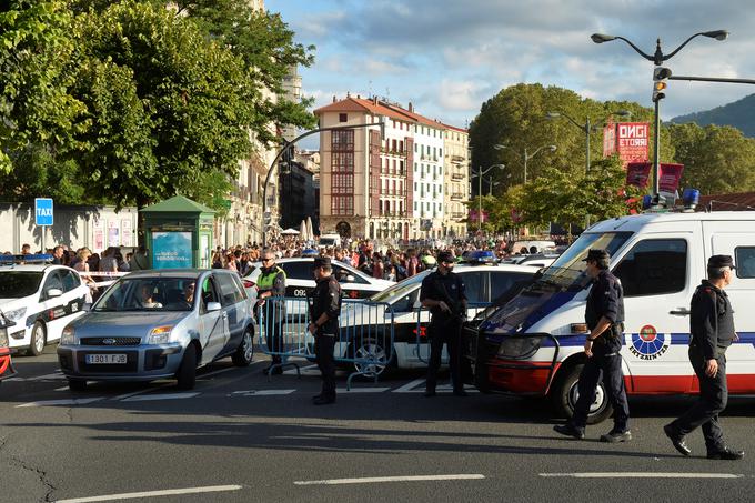 Policija od napada pospešeno išče voznika kombija, 22-letnega Maročana Younesa Abouyaaqouba. | Foto: Reuters