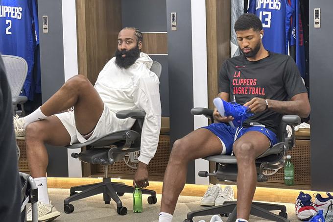 James Harden je bil v slačilnici Clippersov že na torkovi tekmi z Orlandom. | Foto: Guliverimage