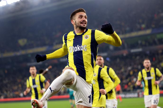 Fenerbahče Dušan Tadić |  Dušan Tadić in Edin Džeko sta v prvem polčasu priborila Fenerbahčeju prednost dveh golov. | Foto Reuters