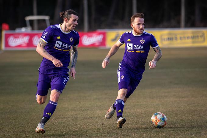 Maribor ima po 21 krogih sedem točk naskoka pred Olimpijo. | Foto: Blaž Weindorfer/Sportida