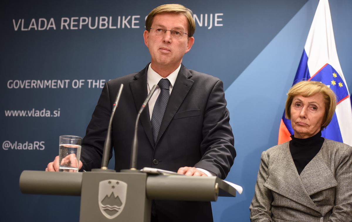 Miro Cerar in Milojka Kolar Celarc | Vlada Mira Cerarja je NIOSB ustanovila decembra lani. Novi zdravstveni minister Samo Fakin je danes napovedal, da bo vladi predlagal ukinitev omenjenega inštituta. | Foto STA