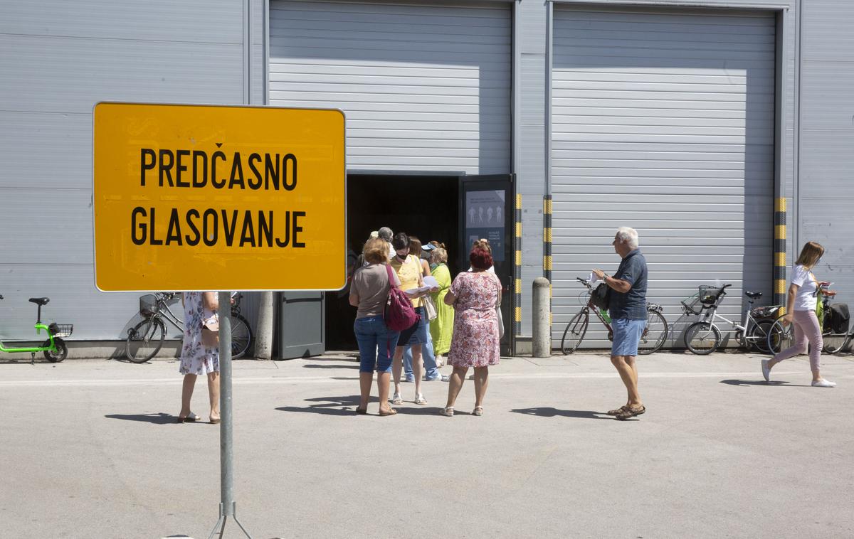 Predčasno glasovanje, referendum o noveli zakona o vodah, Gospodarsko razstavišče. | Foto Bojan Puhek