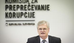 Protikorupcijska komisija nad 32 funkcionarjev