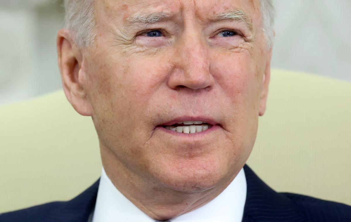 Joe Biden | Na ukrajinskem ministrstvu za infrastrukturo so sicer priznali, da se "nekateri prevozniki soočajo s težavami, povezanimi z nihanji na zavarovalniškem trgu", in dodali še, da je "država pripravljena podpreti letalske prevoznike in jim zagotoviti dodatna finančna jamstva". | Foto Reuters